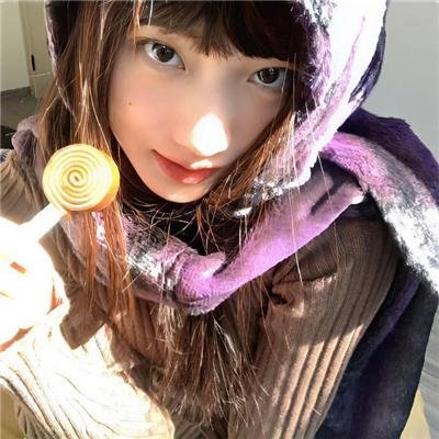 她对星星歌唱